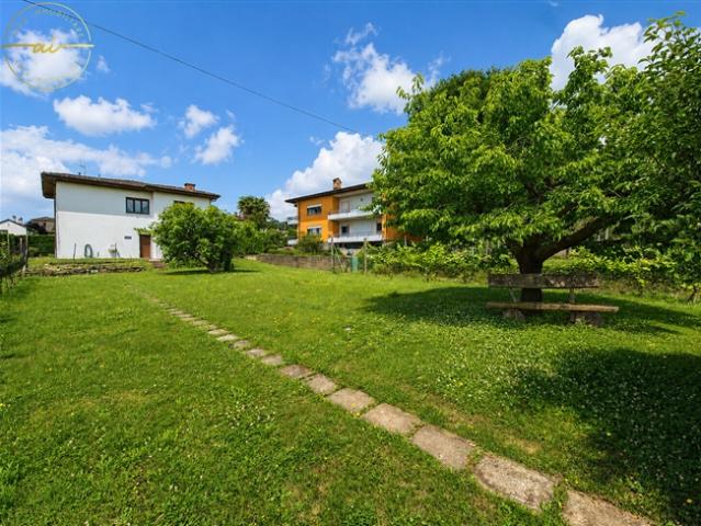 EINFAMILIENHAUS MIT GROSSZÜGIGEM BAUGRUNDSTÜCK