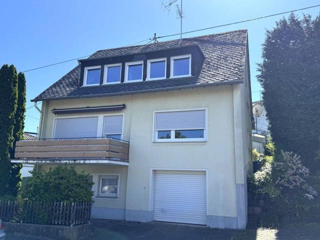 Einfamilienhaus mit großzügigem Garten, zwei Balkonen, Garage in Höhenlage von Vallendar