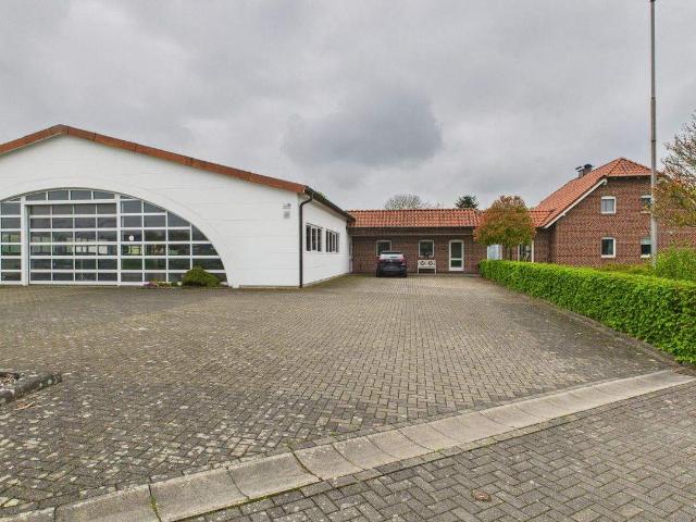 Einfamilienhaus mit großzügiger Halle & Bürotrakt perfekt für Selbstständige