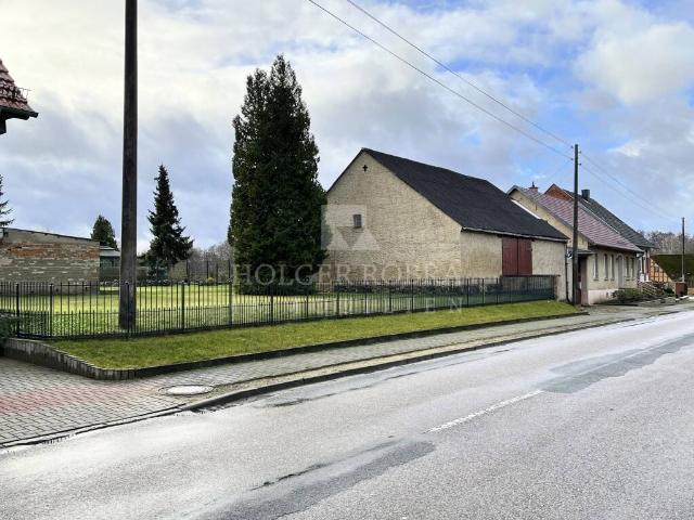 Einfamilienhaus mit Hof, Rasen und kleiner Scheune!