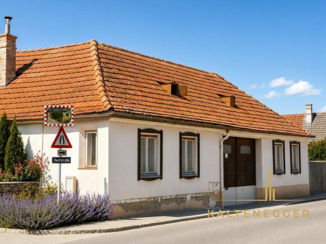 Einfamilienhaus mit Innenhof, Nebengebäuden und Entwicklungspotenzial in Wilfersdorf