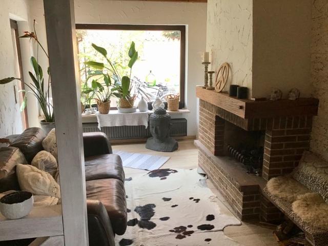 Einfamilienhaus mit Kaminzimmer, großer Terrasse und Garten