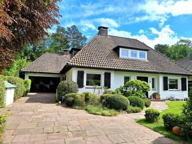 Einfamilienhaus mit parkartigem Garten in ruhiger Lage, nahe der Elbe