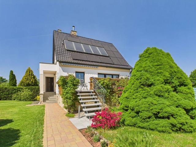 Einfamilienhaus mit Pool am Waldrand & Nahe des Sees!
