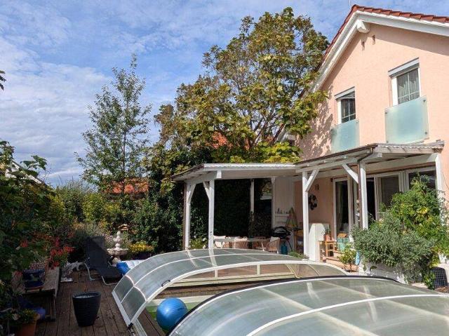 Einfamilienhaus mit Pool steht für SIE bereit