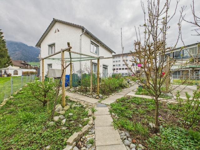 Einfamilienhaus mit Potential und attraktiver Hypothek zur Übernahme!