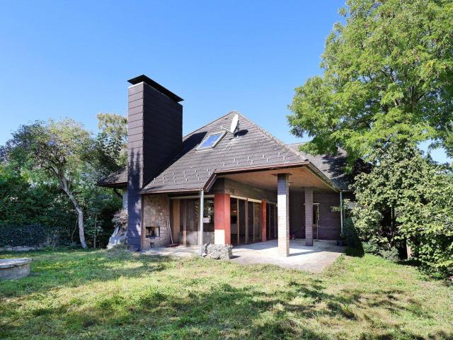 Einfamilienhaus mit Sanierungsbedarf in ruhiger Lage