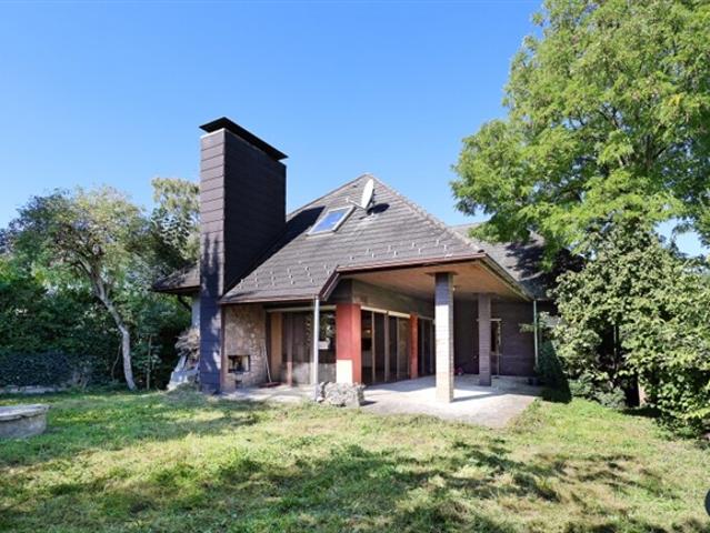 Einfamilienhaus mit Sanierungsbedarf in ruhiger Lage