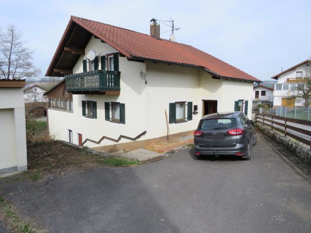 Einfamilienhaus mit Schwimmbad in absolut ruhiger Südwestlage Nähe Bad Griesbach / Rottal im Bäderdreieck