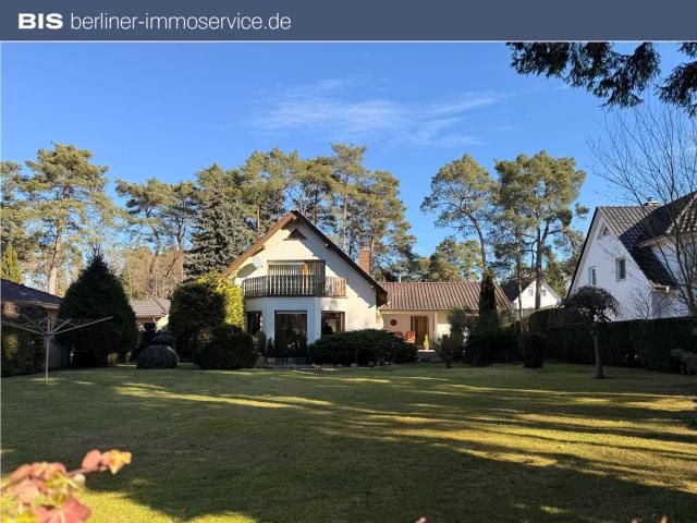 Einfamilienhaus mit Seezugang, Kamin und großem Grundstück in Kagel Grünheide