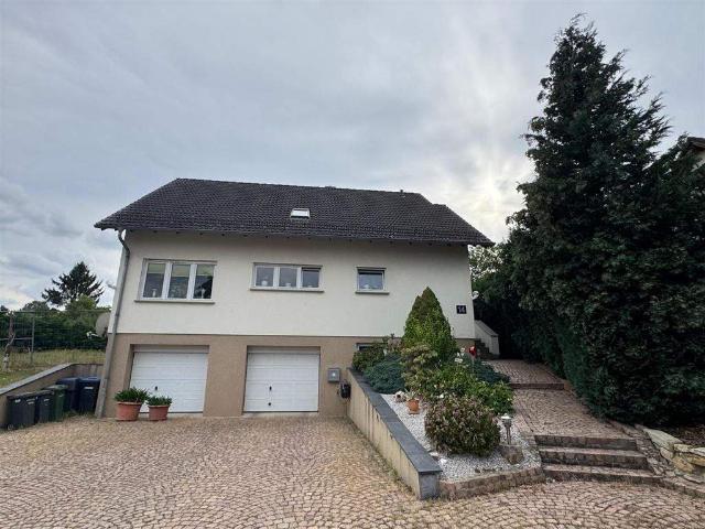 Einfamilienhaus mit separat nutzbarer Wohnung 2 Generationenhaus oder Vermietung und schönem Grundstück zum fairen Preis!
