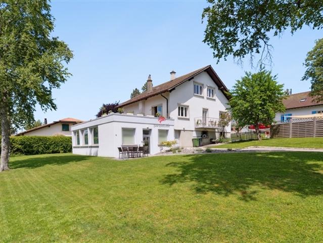 Einfamilienhaus mit separatem Nebengebäude