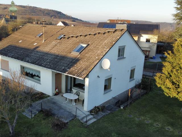 Einfamilienhaus mit Tageslichtbädern auf schönem, großen Grundstück mit zusätzlicher Halle