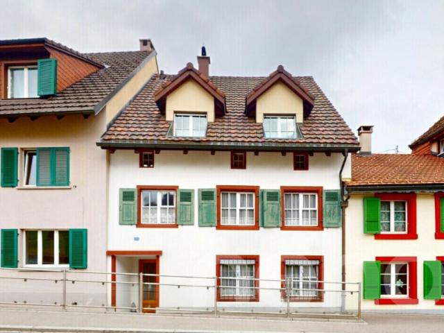Einfamilienhaus mit viel Potenzial in zentraler Lage in Langenbruck