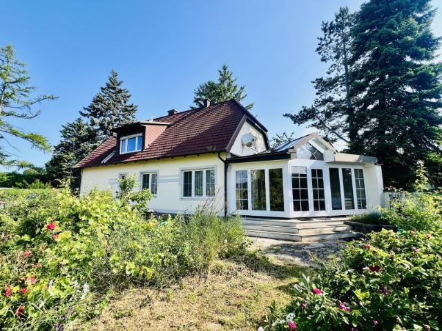 Einfamilienhaus mit viel Platz und Garten