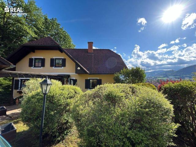 Einfamilienhaus mit Weinkeller, Sauna & Bergblick