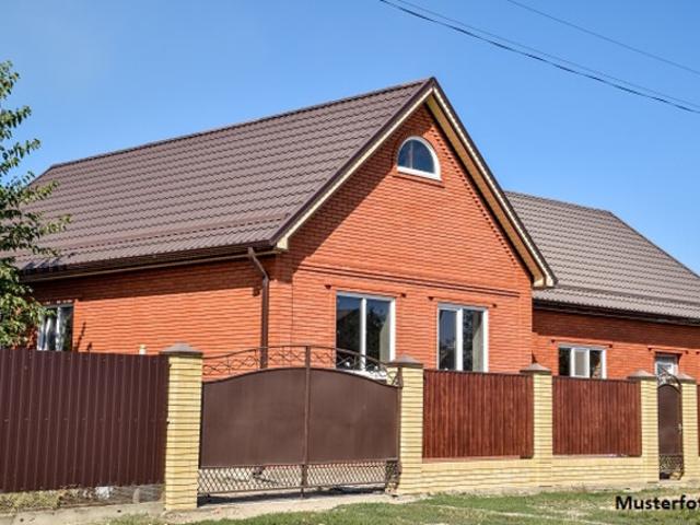 Einfamilienhaus mit Wintergarten & Garage Investitionsbedürftig, viel Raum für Ideen