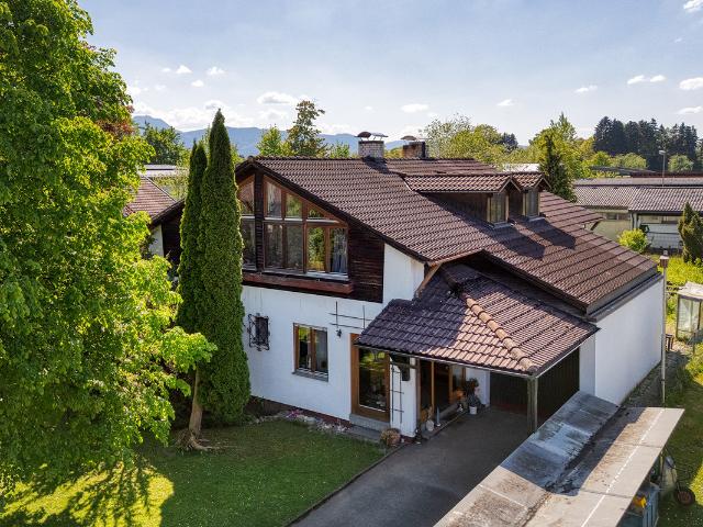 Einfamilienhaus mit Wohlfühlcharakter in begehrter Lage von Raubling/Pfraundorf!