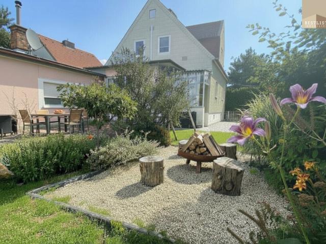 Einfamilienhaus mit Zubau Tiefgarage und Garten