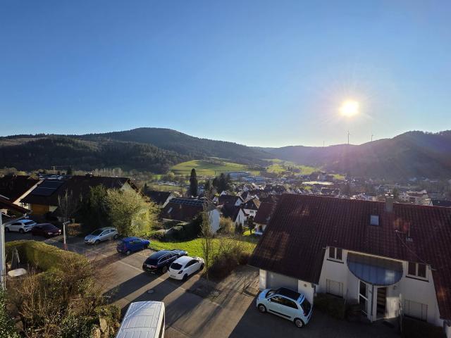 Einfamilienhaus mit zwei Einliegerwohnungen in Toplage – Weitblick & Lebensqualität inklusive!