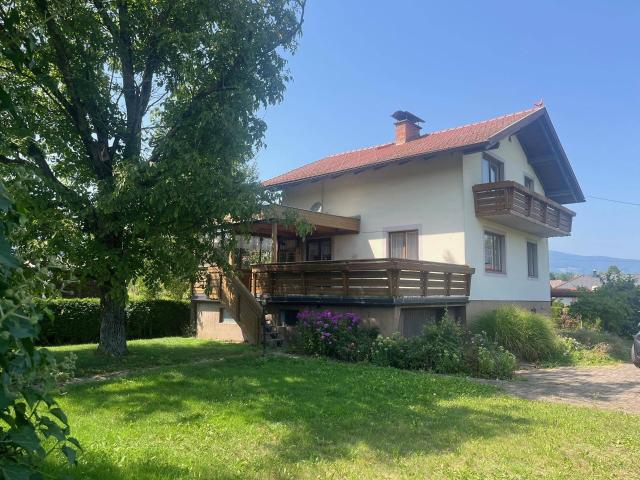 Einfamilienhaus mit 2 zusätzlichen Baugrundstücken in bester Lage