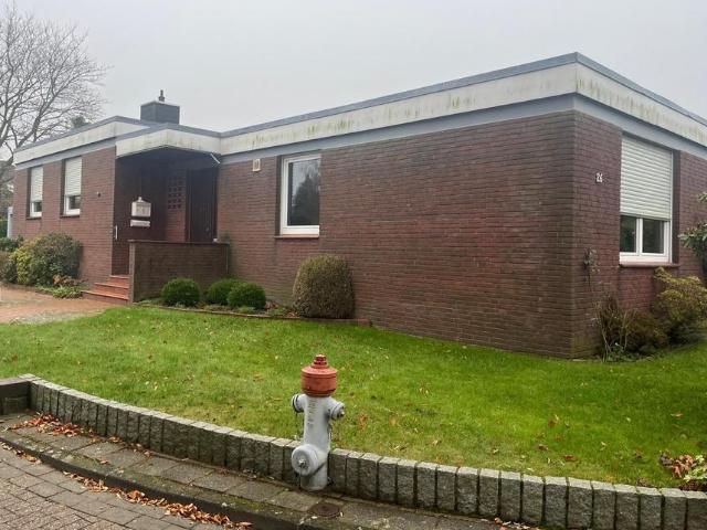 Einfamilienhaus mit 6 Zimmern und 2 Garagen in Stade