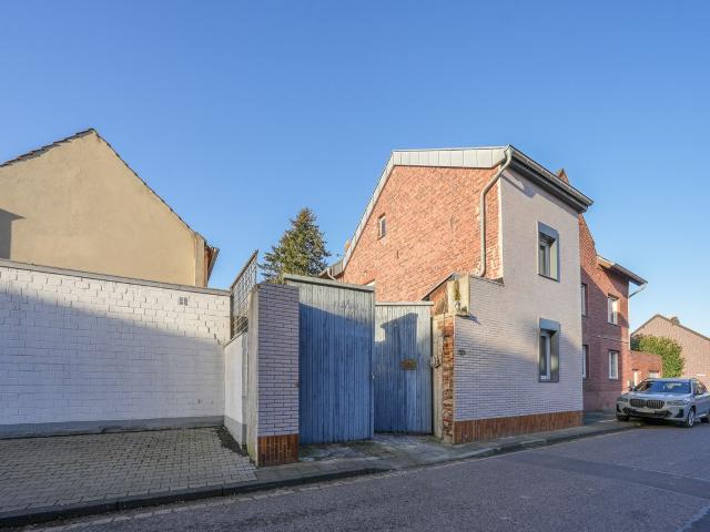 Einfamilienhaus mit 82m² Wfl. & sanierungsbedürftiges Wohnhaus im Doppelpack auf 1.216m² Grundstück