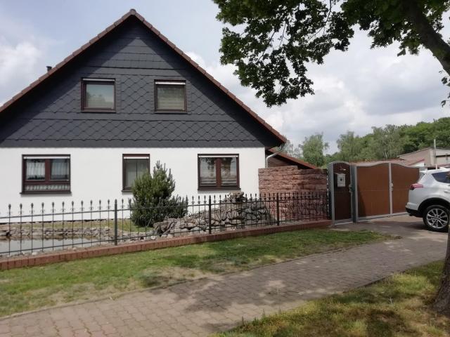 Einfamilienhaus plus Ferienhäuschen