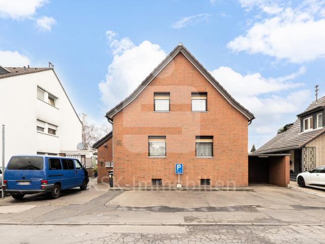 Einfamilienhaus plus Gewerbefläche plus drei Wohnungen ergibt hohe Flexibilität in Hürth Gleuel!