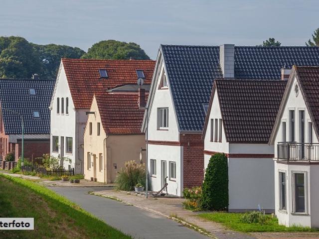 Einfamilienhaus und Garage in ruhiger Wohnlage