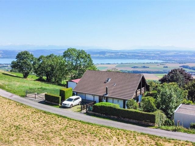 Einfamilienhaus. von 5.5 Zimmern auf einem Grundstück von 1'127 m2 Herrliche Aussicht
