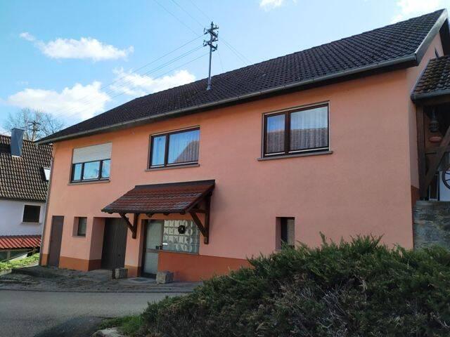 Einfamilienwohnhaus mit 2 Garagen und großem Grundstück in Rüsselhausen