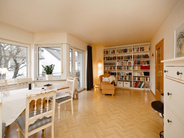 Einladende Zwei Zimmer Wohnung mit Balkon in zentraler Lage von Halle!