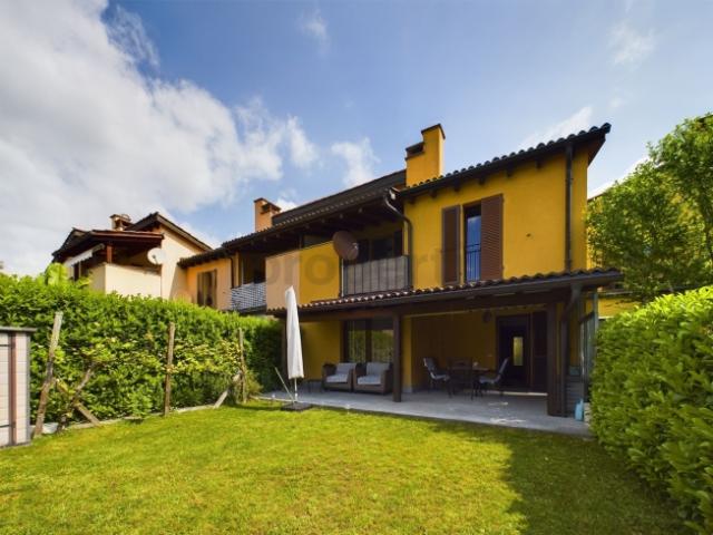 Einladendes 4.5 Zimmer Reihenhaus in Caslano / Invitante casa a schiera di 4,5 locali a Caslano