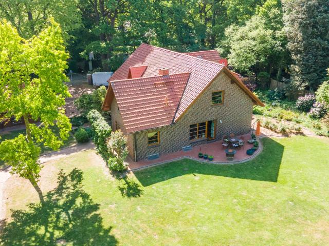 Einmalig gelegenes Einfamilienhaus mit großem Grundstück am Landschaftsschutzgebiet!