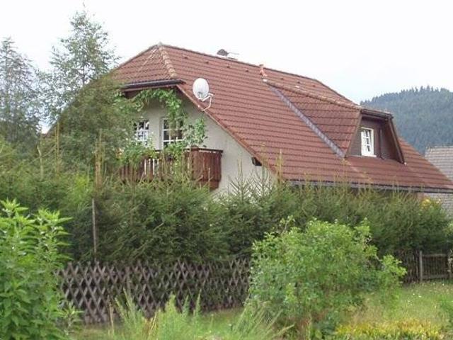 Einmalig Idylle und Natur pur großzügiges Einfamilienhaus mit großem Grundstück derzeit in 2 Wohneinheiten eingeteilt