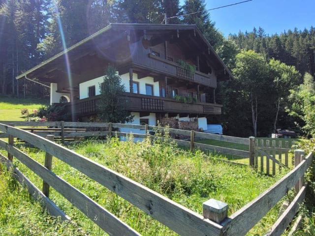 Einmalige Alleinlage! Hochwertiges Einfamilienhaus im Tiroler Stil auf über 900qm Grundstücksfläche