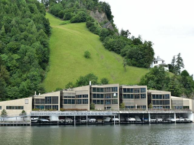 Einmalige Business Location direkt am See !