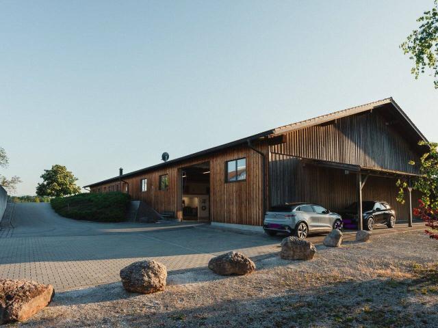 Privates Refugium: Zwei stilvolle Bungalows Ein Anwesen ca. 9600 m² Grund mit Panoramablick!