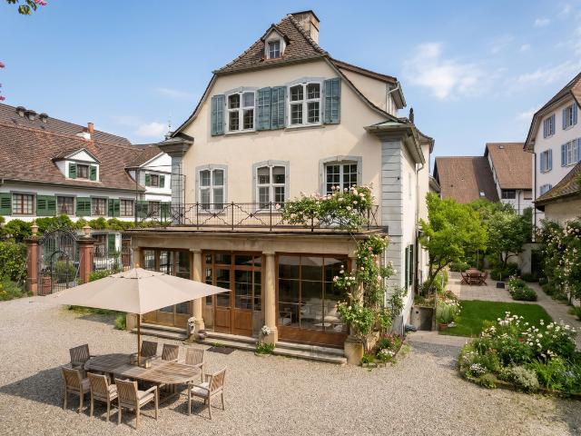 EINMALIGE GELEGENHEIT HERRSCHAFTLICHES LANDHAUS MIT EINZIGARTIGER GARTENANLAGE