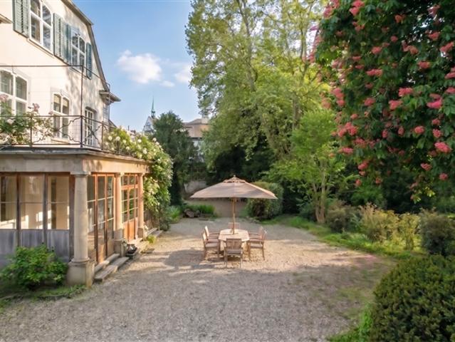 EINMALIGE GELEGENHEIT HERRSCHAFTLICHES LANDHAUS MIT EINZIGARTIGER GARTENANLAGE
