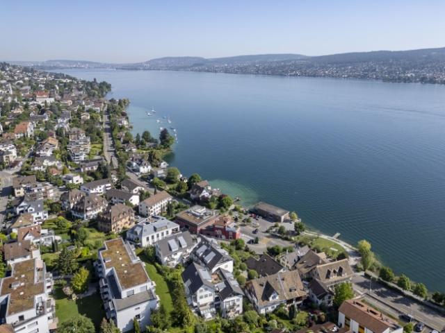 Einmaliges Wohnen grosszügige Dachwohnung mit Seesicht