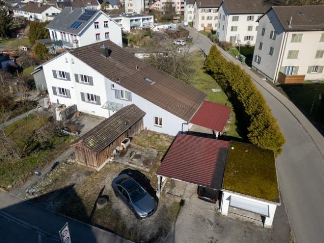 Einseitig angebautes 4.5 Zimmer Einfamilienhaus mit 2 Zimmerwohnung, Schopf und Garage