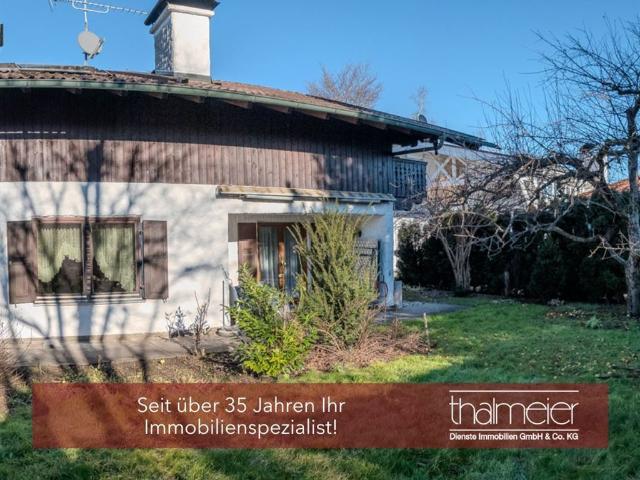 Einseitig angebautes Einfamilienhaus mit Garage in guter Lage von Bruckmühl!