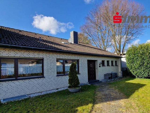Einseitig angebauter Bungalow mit großem Garten in Top Lage von Broichweiden