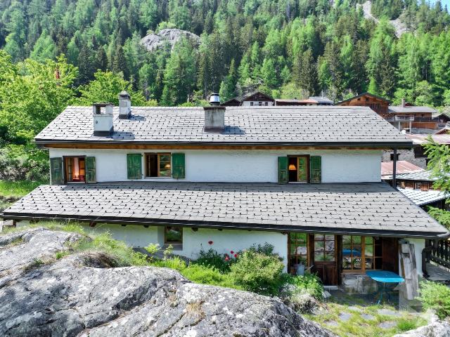 Einstehendes Haus von 170 m² auf einem Grundstück von 1.000 m²