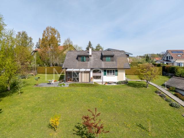 Einstehendes Haus mit Blick auf die Alpen auf einem Grundstück von 1.600 m²