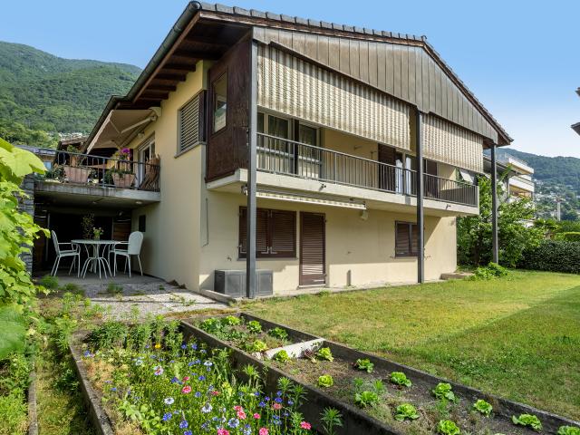 Einstehendes Haus mit Garten und Blick auf den Lago Maggiore