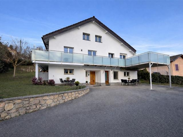 Einstehendes Haus mit verfügbarer Ausstattung und eigenem Eingang