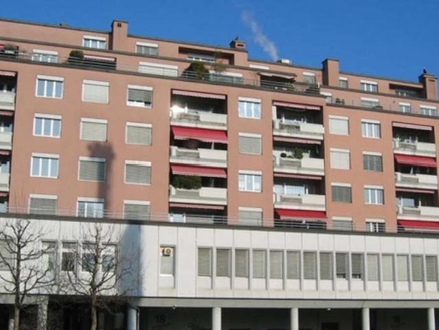 Einstellhallenplatz mitten in der Neustadt Luzerns